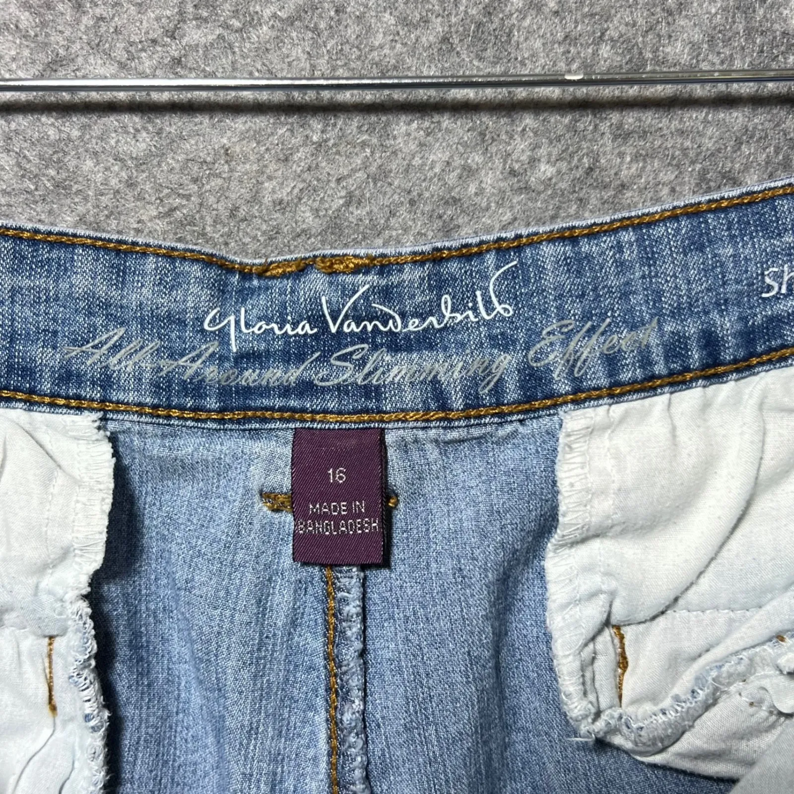 Gloria Vanderbilt All Around Slimming Shorts Women Size 16 Light Wash Denim - Image 8