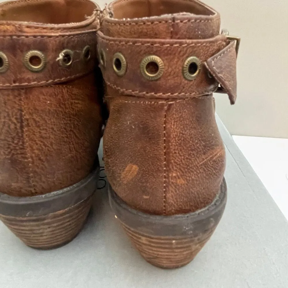 Adam Tucker Me Too Brown Booties Size 6 Riley Brown Grommet Buckle Detail - Image 8