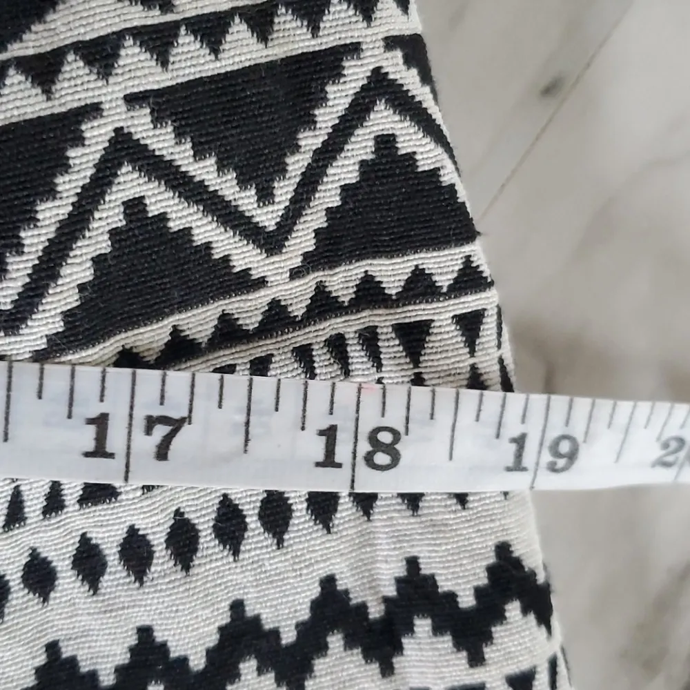 umgee tribal aztec shorts size medium - Image 8