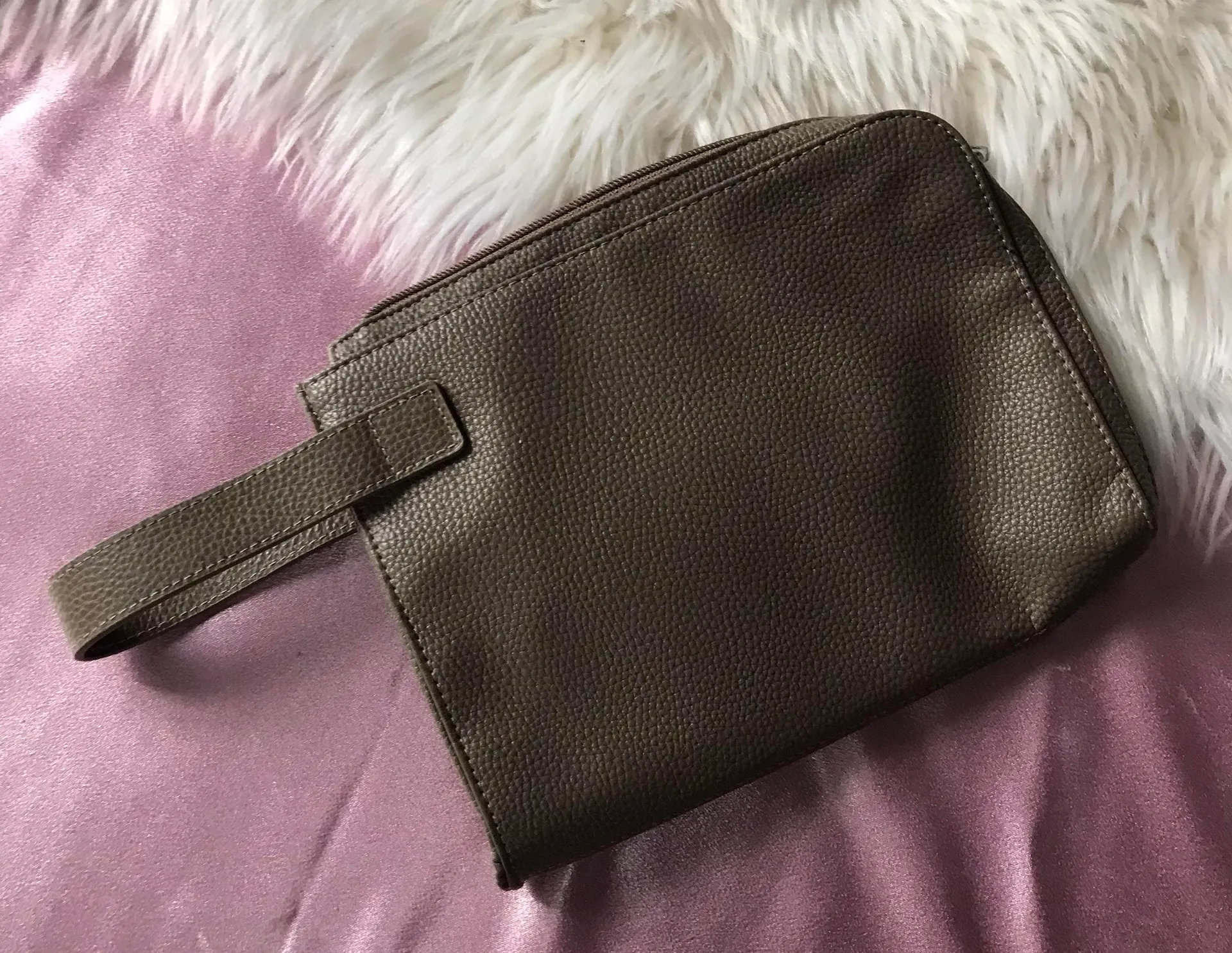 bvlgari cream color wristlet - Image 2