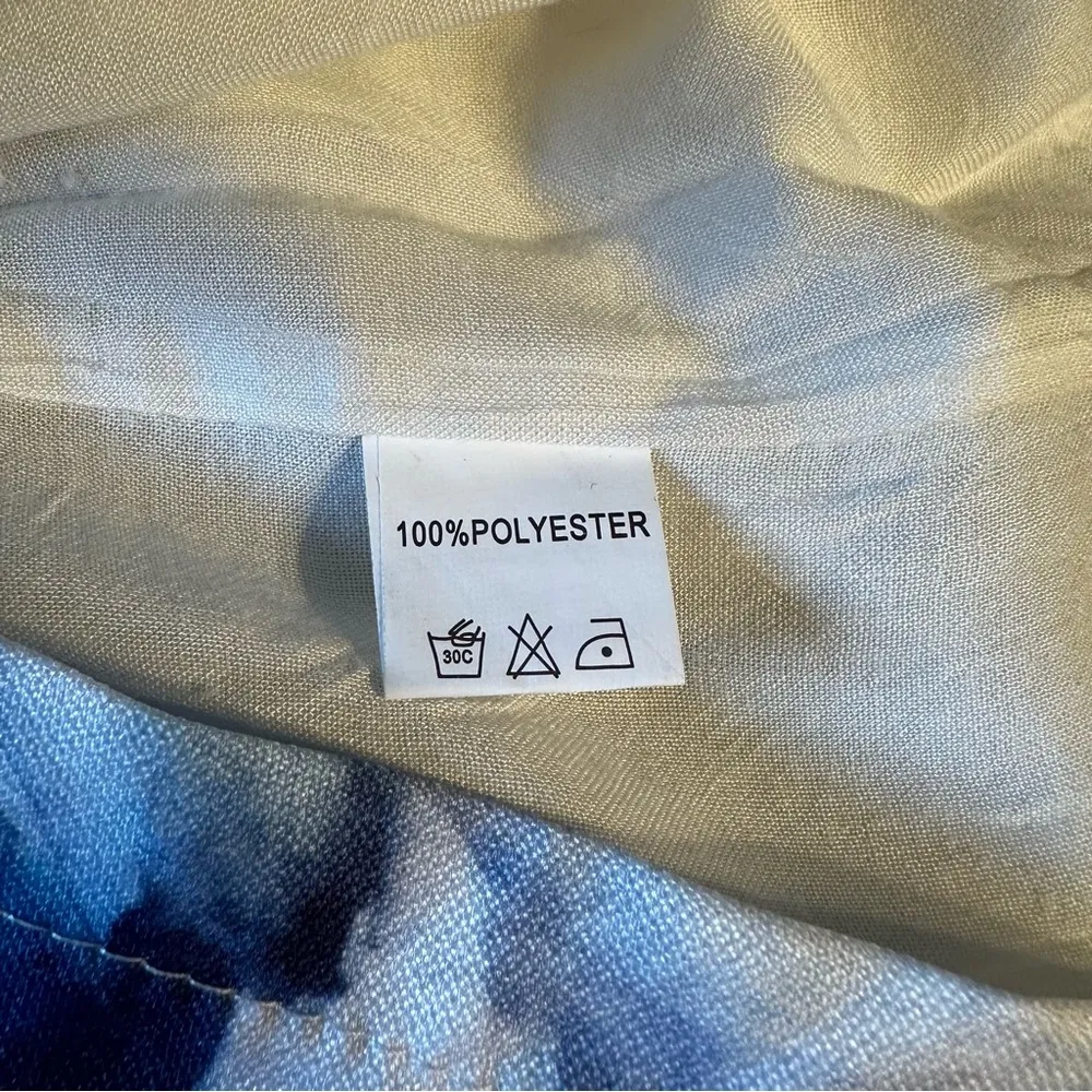 Showpo Shades of Grey High Waisted Shorts in Blue Floral size 6 - Image 11