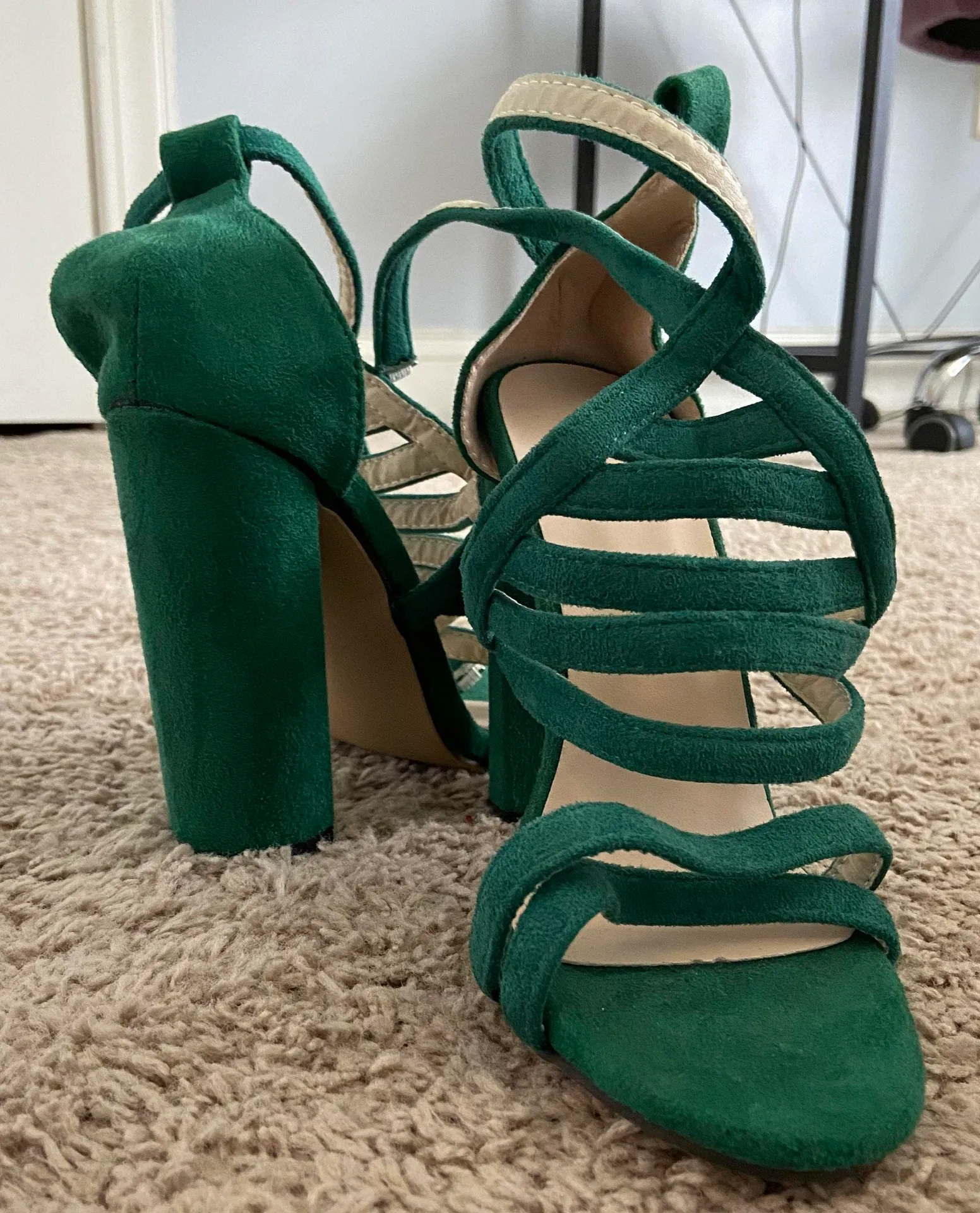 Ivrose Heels Green Size 6 - Image 4
