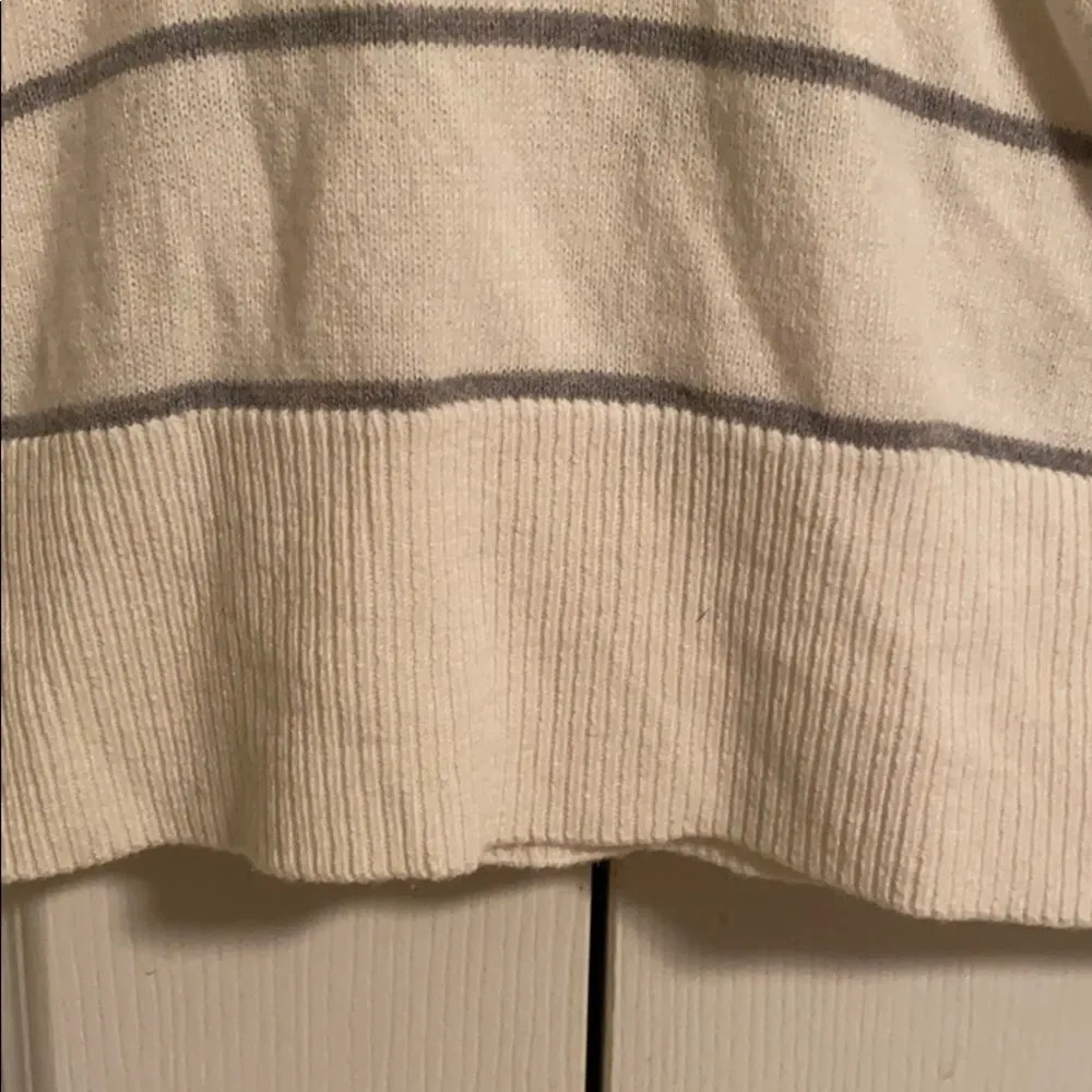 Gap Body Ivory & Grey Striped V Neck Sweater - Image 5