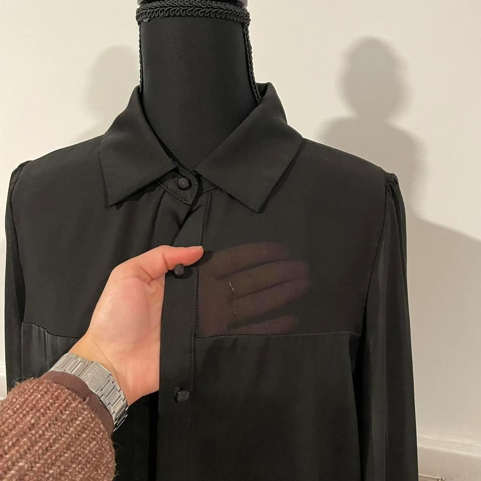 camila coelho black button up blouse. sheer and satin. size small - Image 4