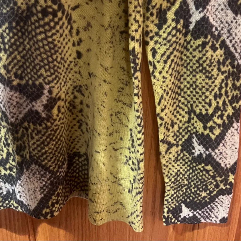EQUIPMENT Femme Sloane Python Print Neon Yellow Gray Cashmere Sweater Size XS - Image 11