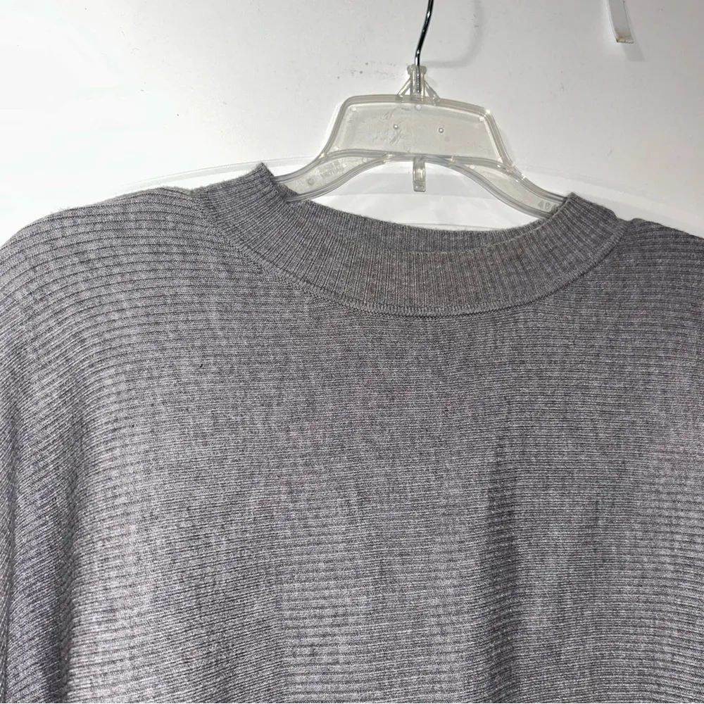 HYFVE  Women’s Gray Sweater Size Medium - Image 2