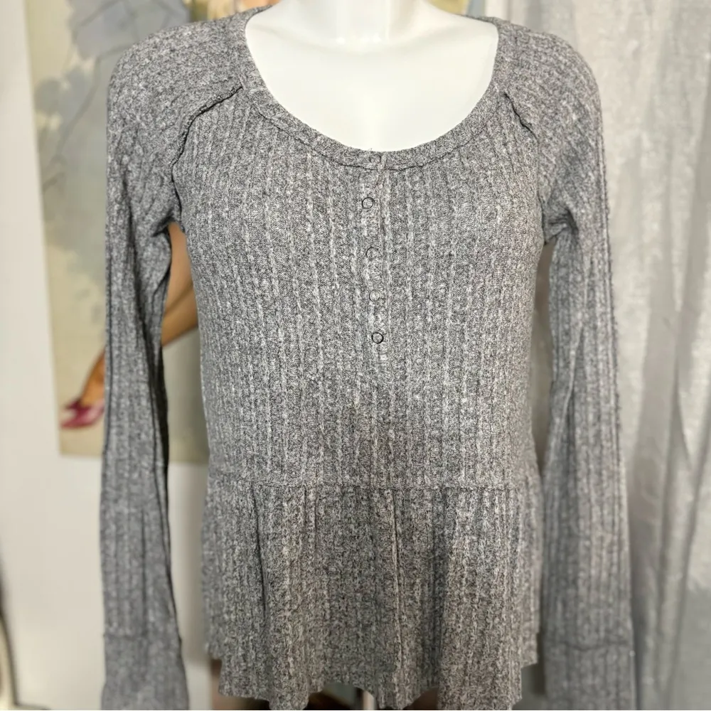 Mossimo woman’s long sleeve sweater size XS Gray - Image 3