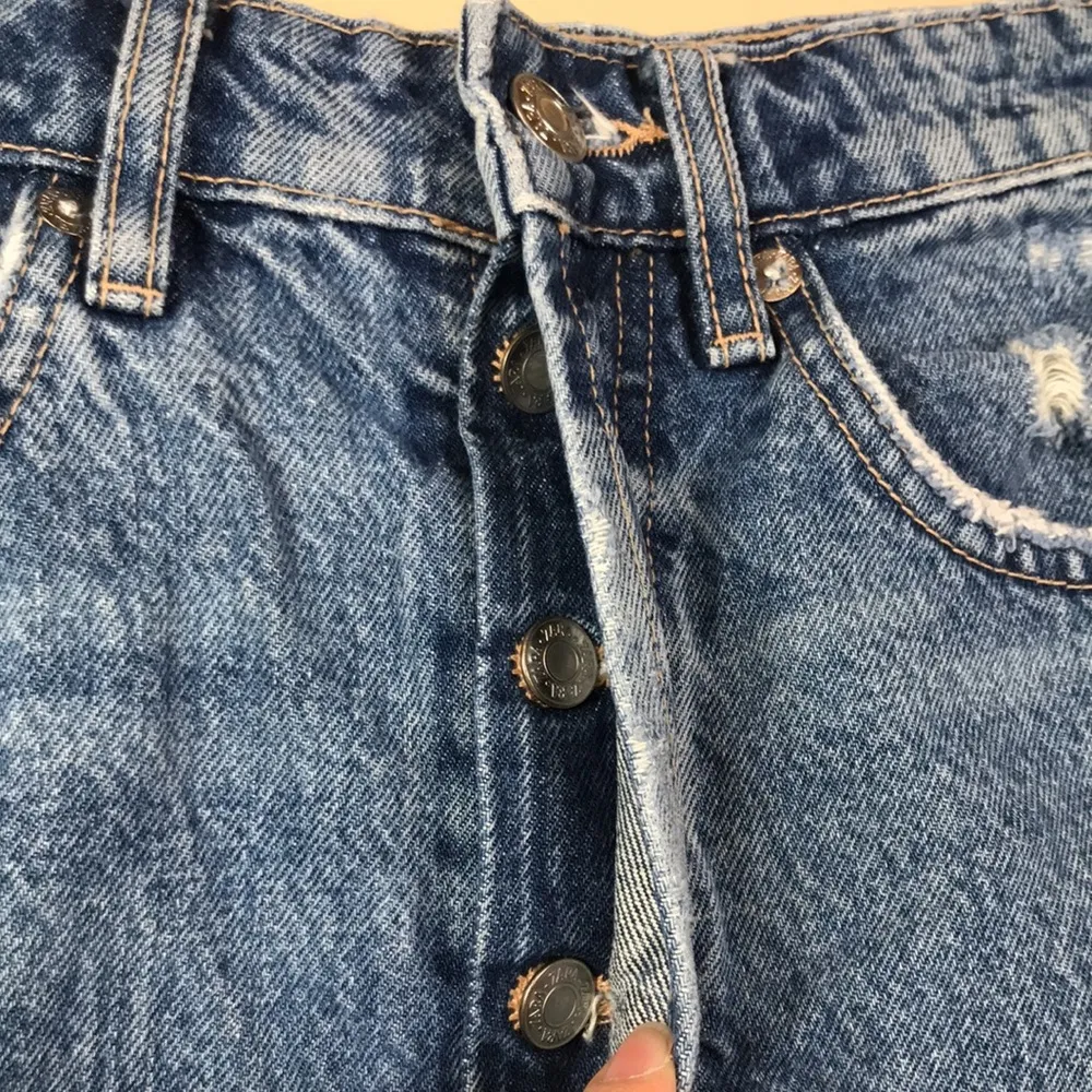 Zara Women’s Distressed Thrashed Button-Fly Cut Off Medium Wash Denim Shorts - Image 5
