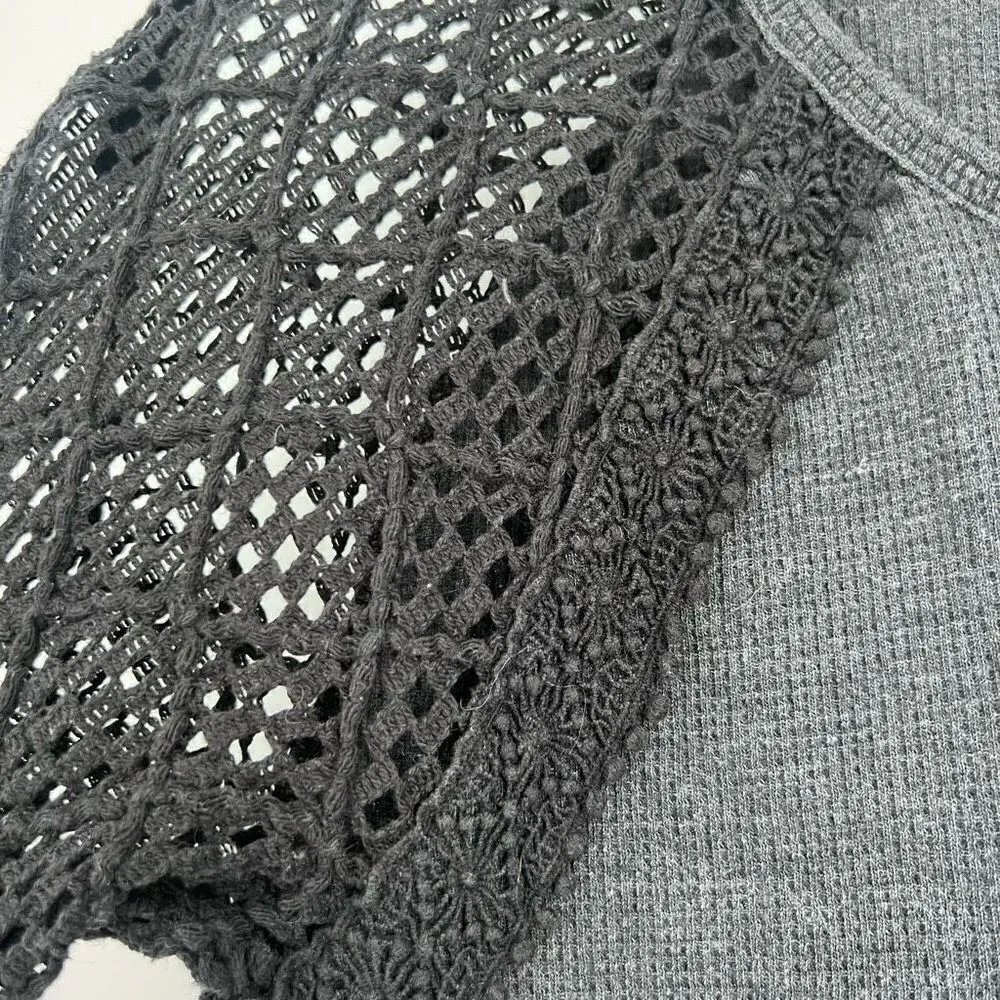 Lucky Brand Women's Crocheted Lace Raglan Sleeve Thermal Top Black Gray Sz Small - Image 5