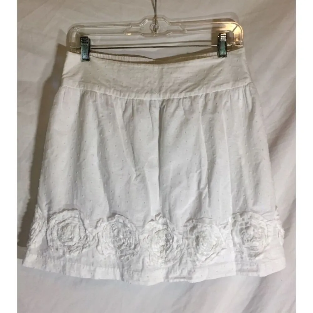 Stooshy Women's M White 3D Floral Textured Mini Skirt Casual Summer - Image 2