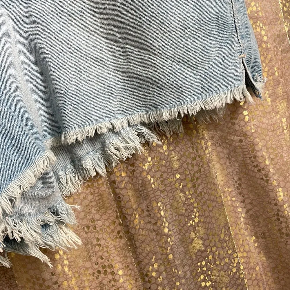 Hollister ultra high rise light wash mom shorts, size 21/35 NWT - Image 4