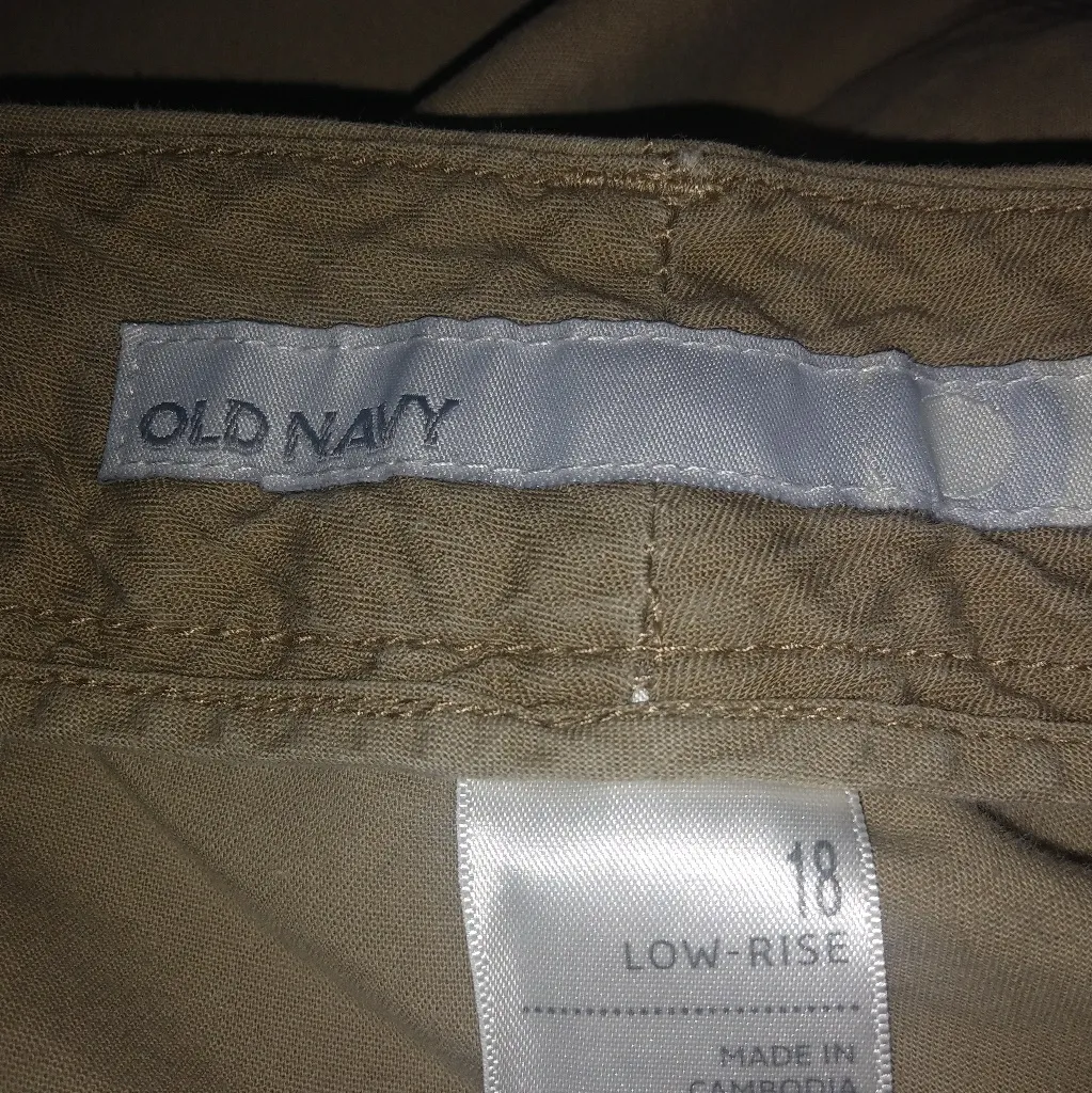 Old Navy 18 Khaki Every Day Pants Plus - Image 4