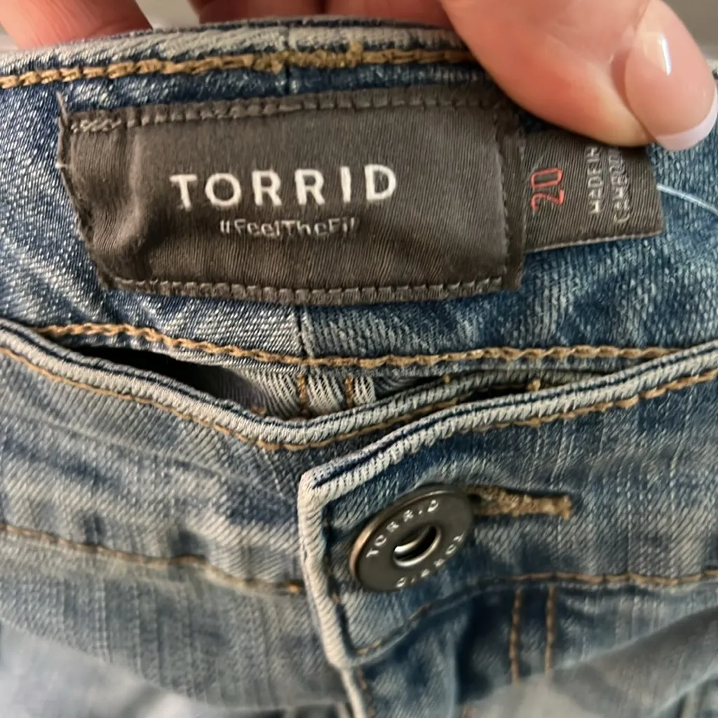 NWT Torrid 5 Inch Vintage Stretch Distressed  Short Size 20 - Image 5