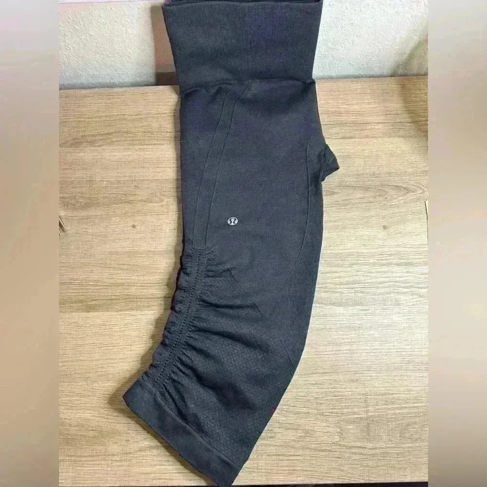 Lululemon In The Flow Crop Heathered Deep Coal Sz 6 - Image 2