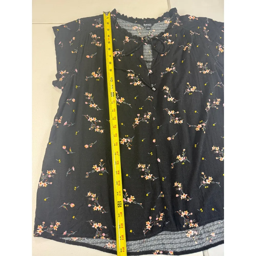 Buffalo David Bitton Floral Print Top XL Black Ruffle Neck Tie Keyhole - Image 9