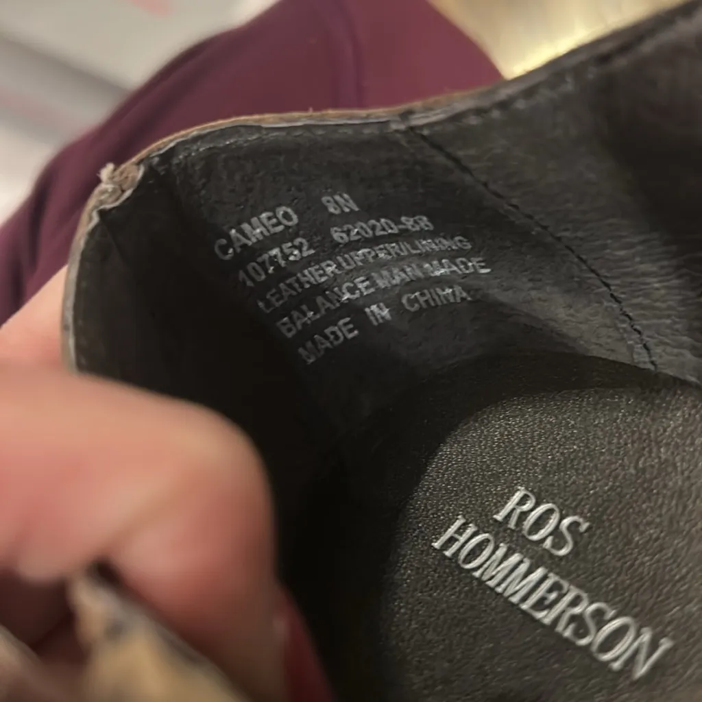 Ros Hommerson Silver perforated Mary Jane metallic Cameo Loafers size 8 Narrow Gray - Image 8