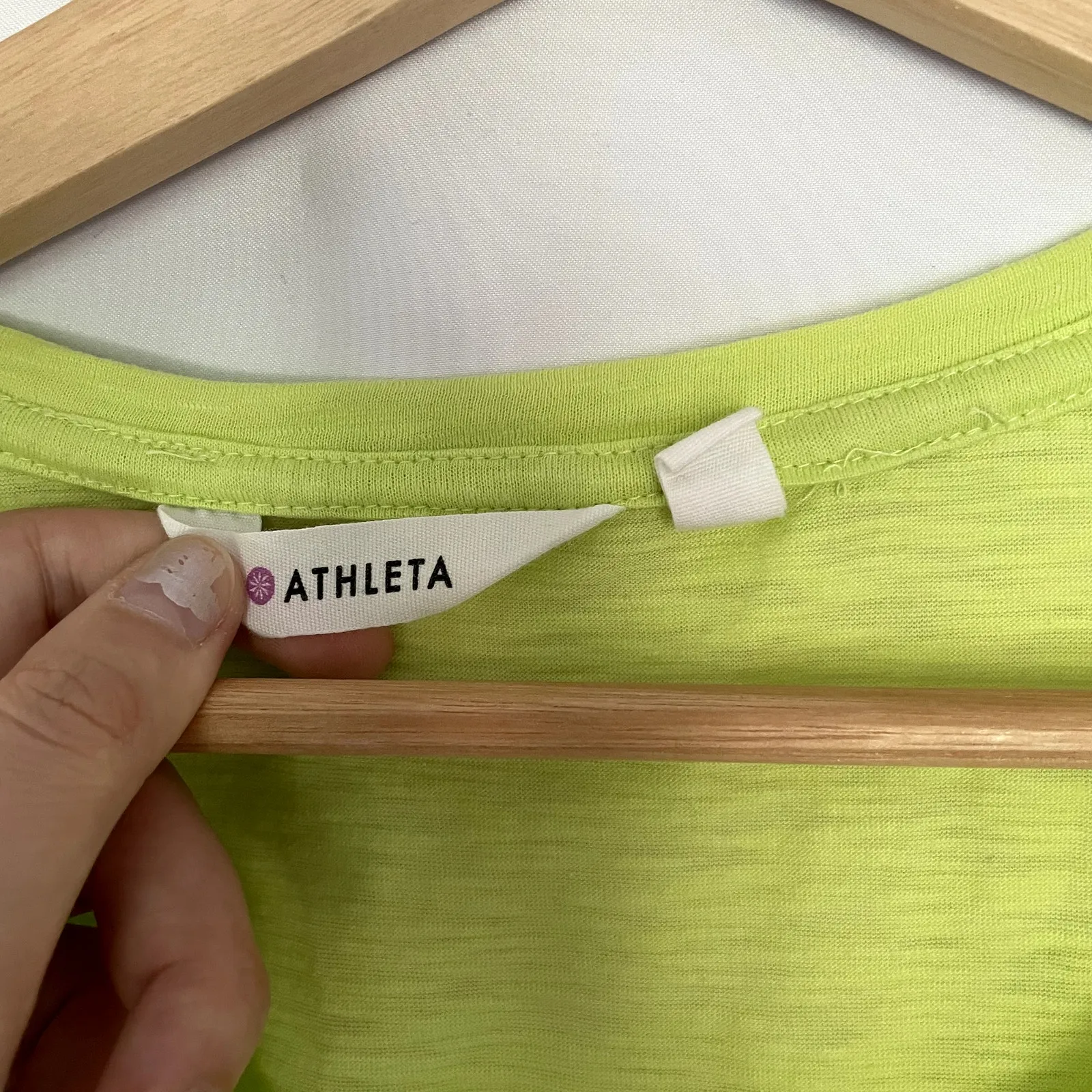 Athleta neon yellow heathered athleisure workout top women's size M t-shirt - Image 3