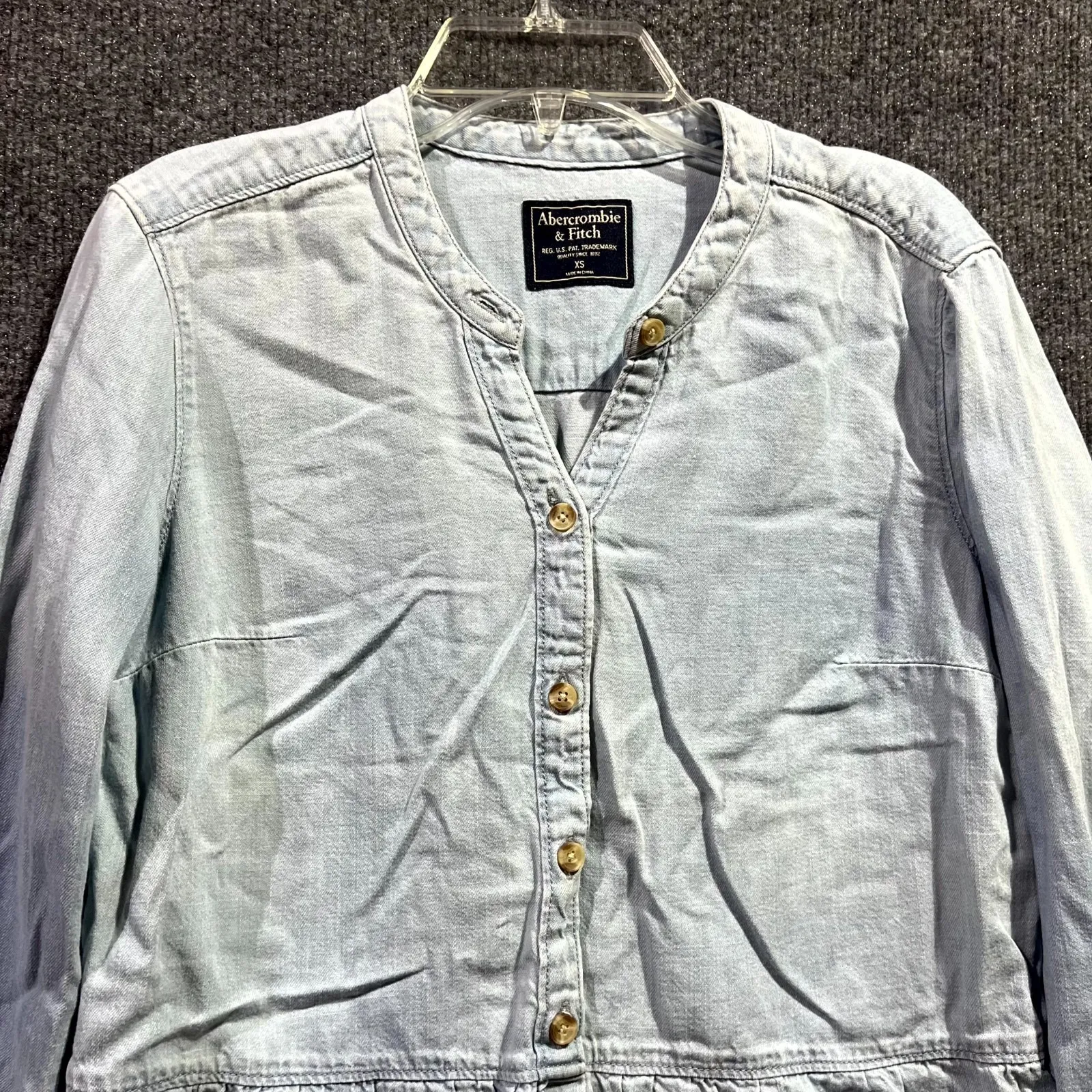 Abercrombie & Fitch Blouse Top Womens XS Light Blue Chambray Cotton Peplum Hem - Image 3