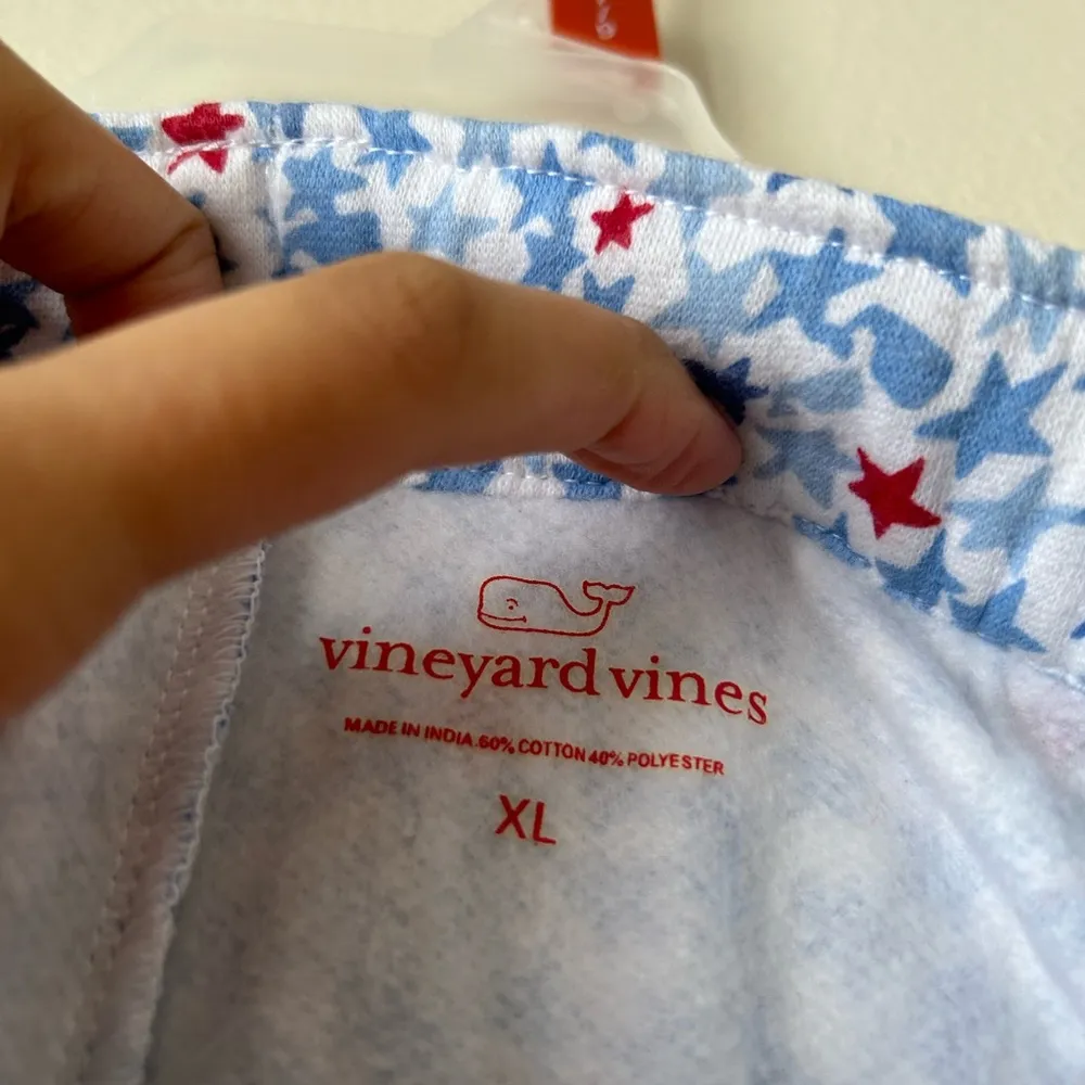 NWOT Juniors XL / Womens XS Vineyard Vines White Star Print Fleece Lined Shorts - Image 7