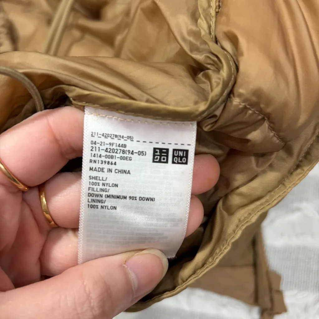 Uniqlo Women's Light Brown Puffer Vest Down Filled Sz L Casual Outdoor Travel - Image 11