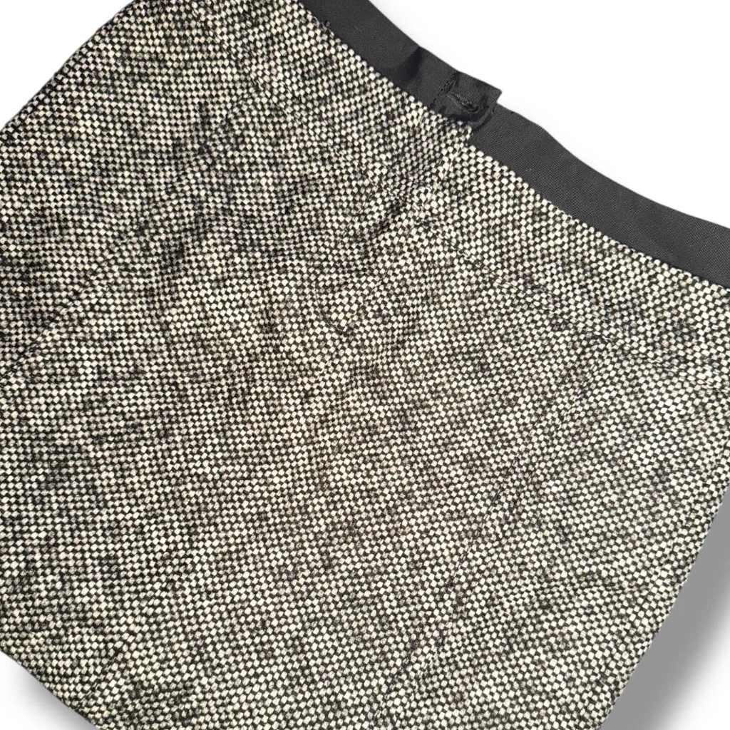 NWOT Ann Taylor LOFT Women’s Black Gray Wool Tweed Button Mini Skirt Size 8P - Image 4