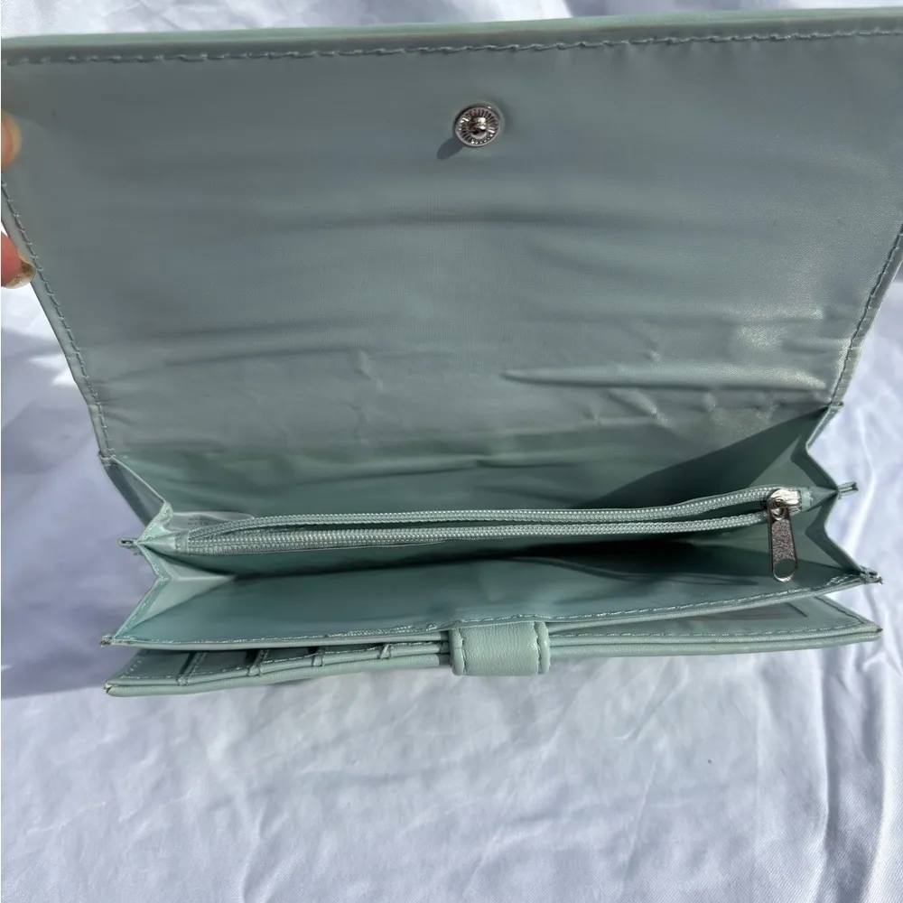 Green Wallet with Infinity Clasp - Image 7