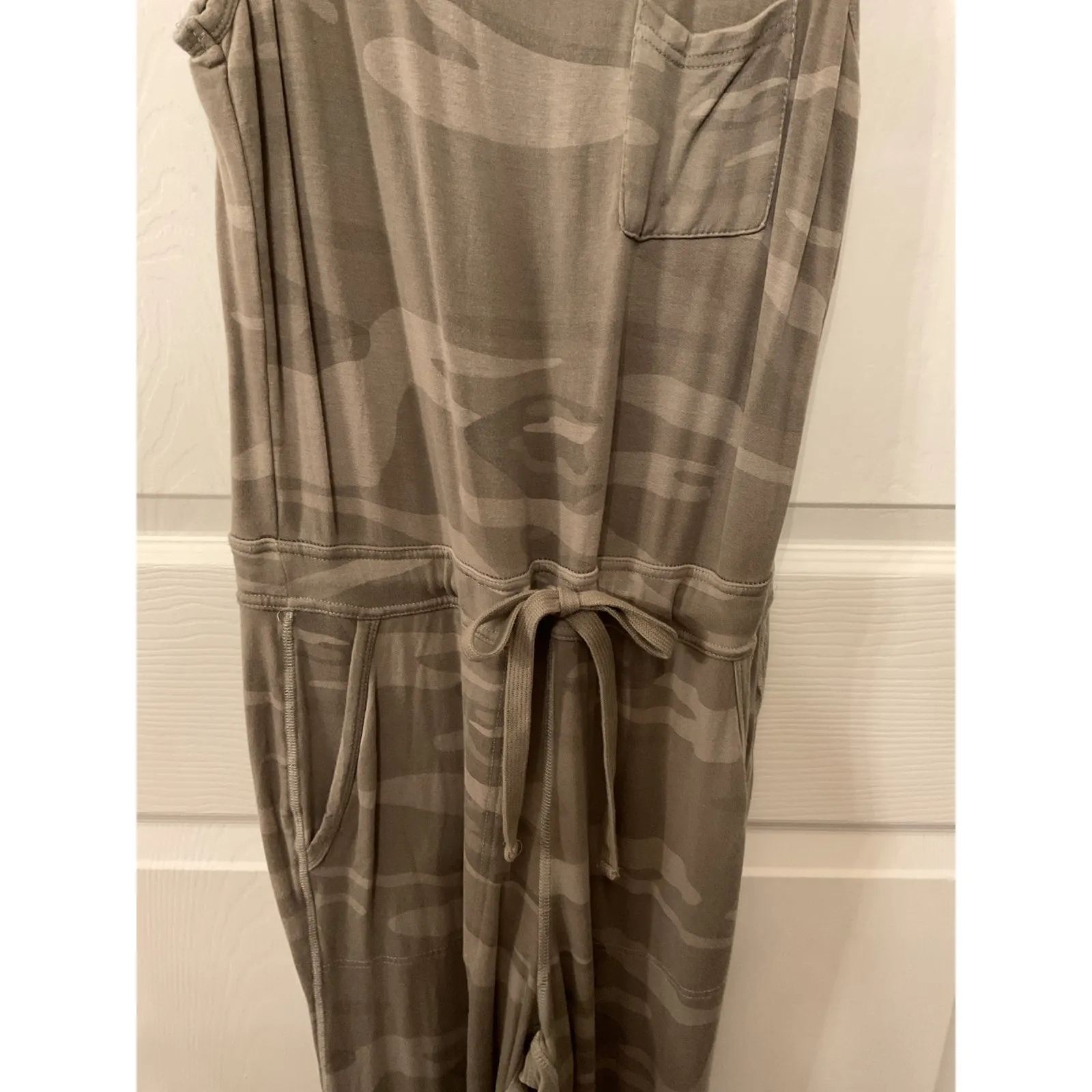 Thread & Supply Sage Camo Soft Elastic Waist Jumper, S Green Size M - Image 4