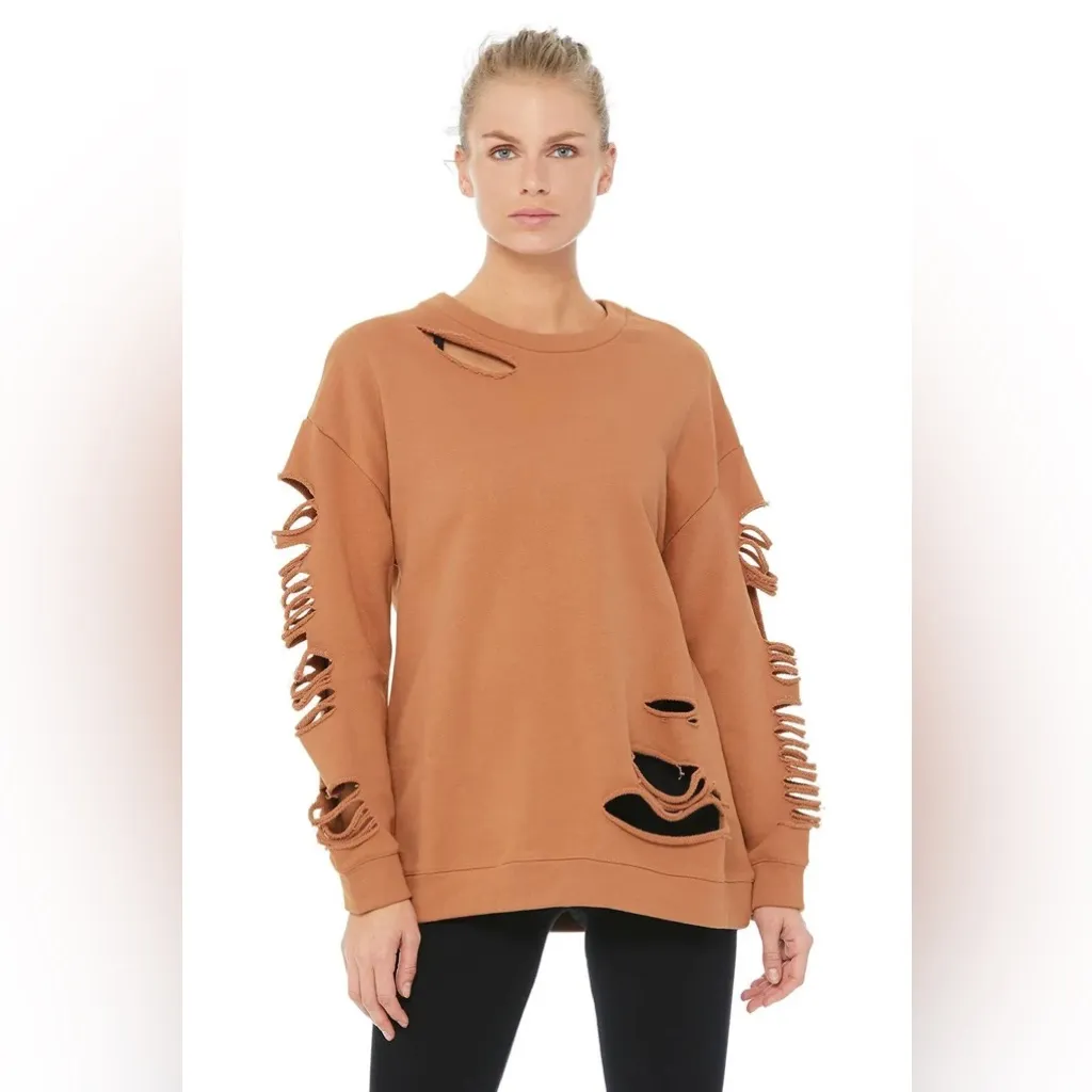 Alo Fade Disressed Crew Neck Pullover In Henna - Image 4