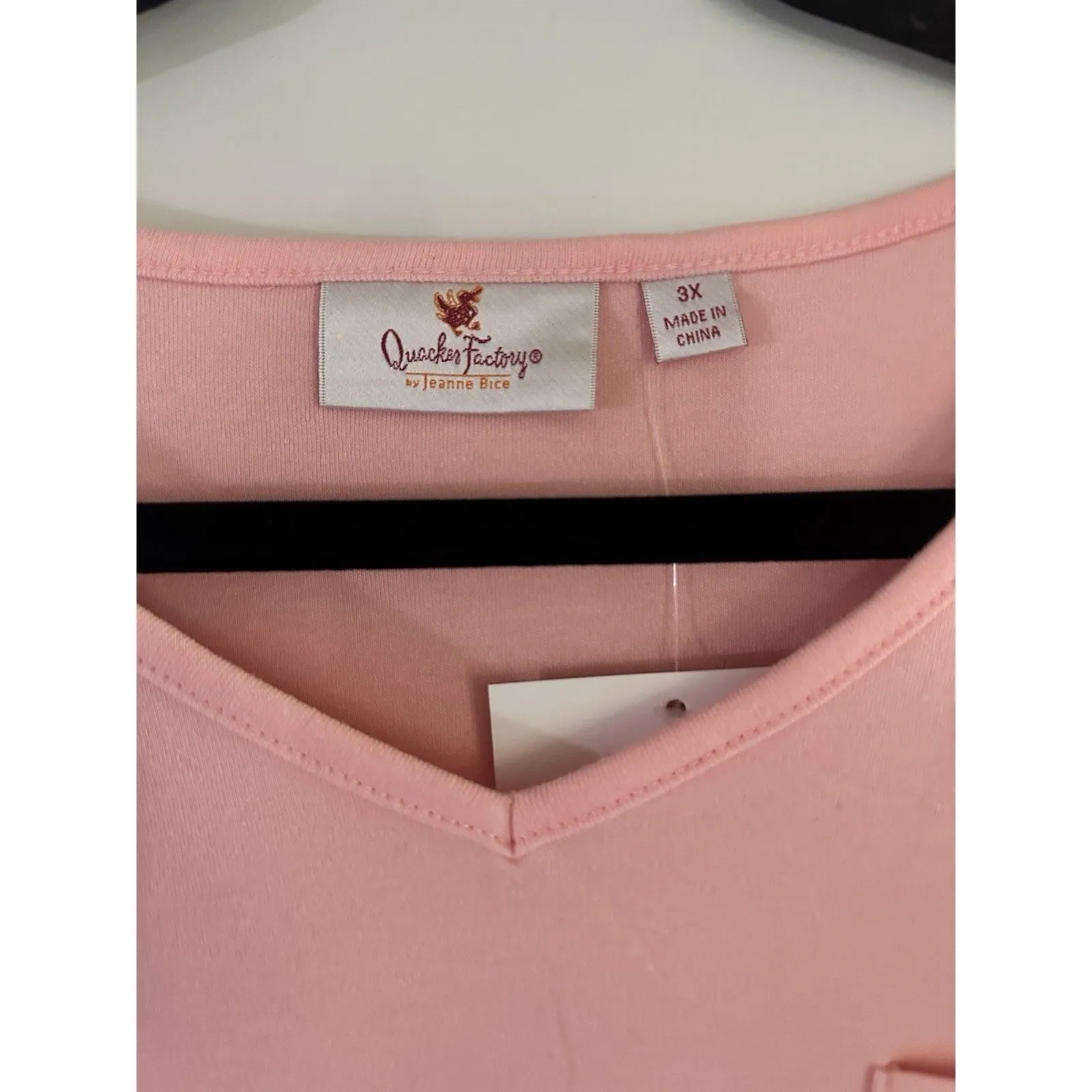 Quacker Factory V Neck Short Sleeve Pink Top W/ Zip Rhinestone Accent Pocket 3X - Image 3