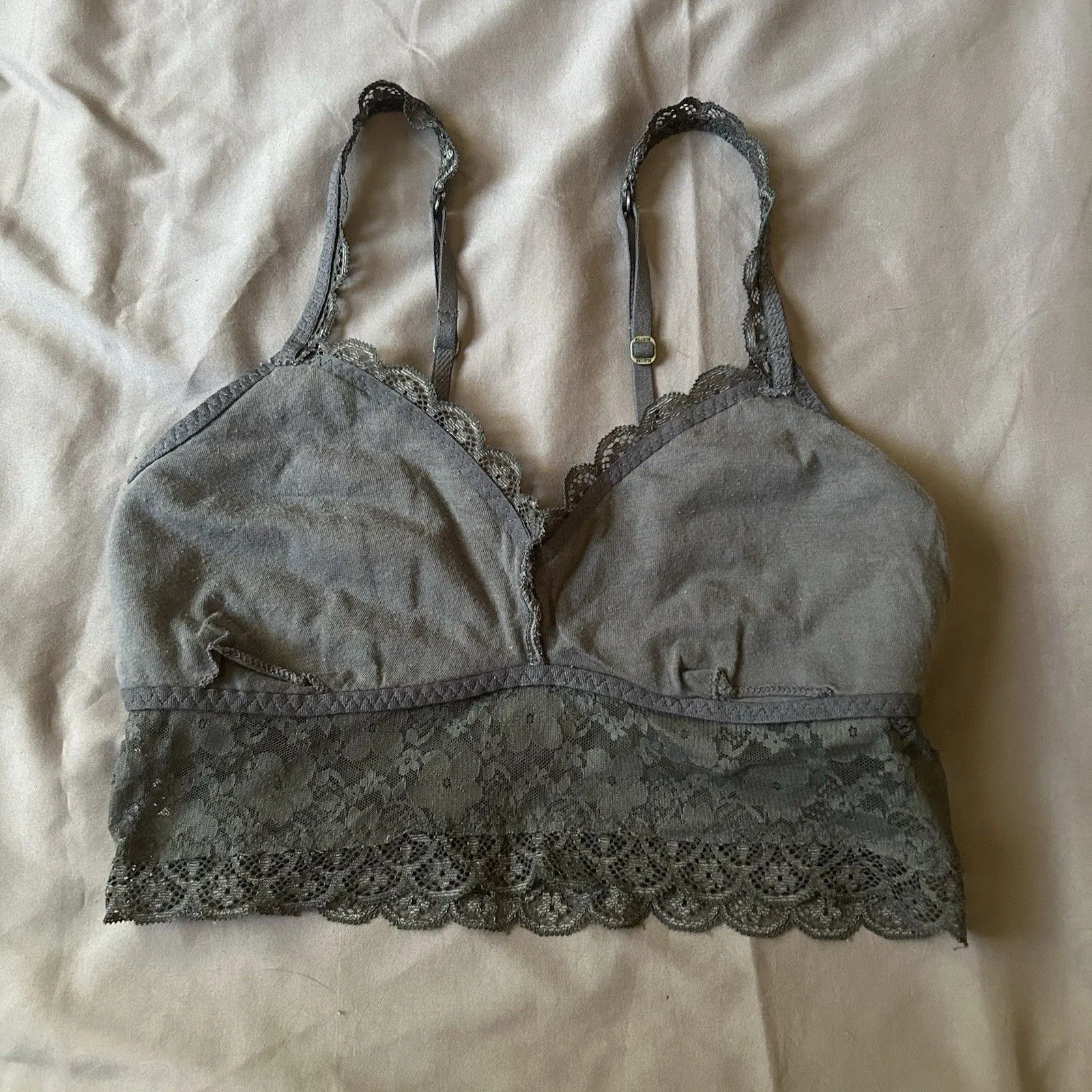 Hollister Gray Lace Bralette Size Medium - Image 3