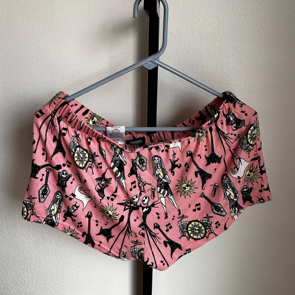 The night before Christmas size medium shorts Pink - Image 3