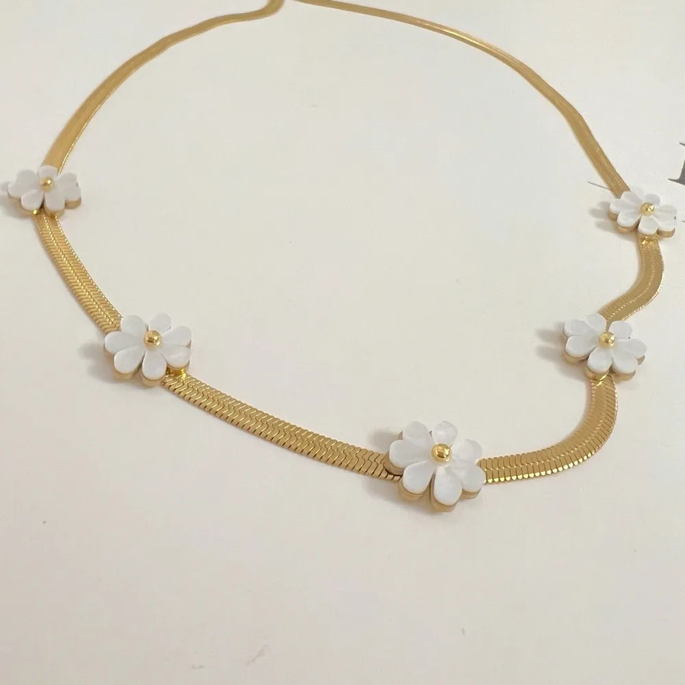 18K Gold Plated daisy Mother Of Pearl Necklace Sterling Steel womens Jewelry - Image 9