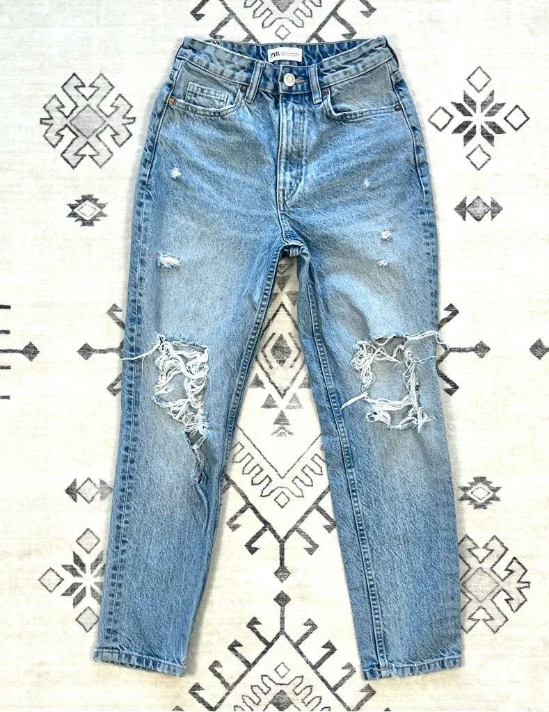 Zara High Rise Straight Leg Distressed Mom Jeans Size 2 - Image 4