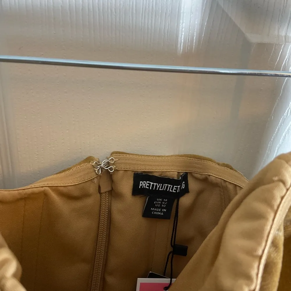 PrettyLittleThing golden Olive velvet embroidered detail puffball dress size 10 - Image 8