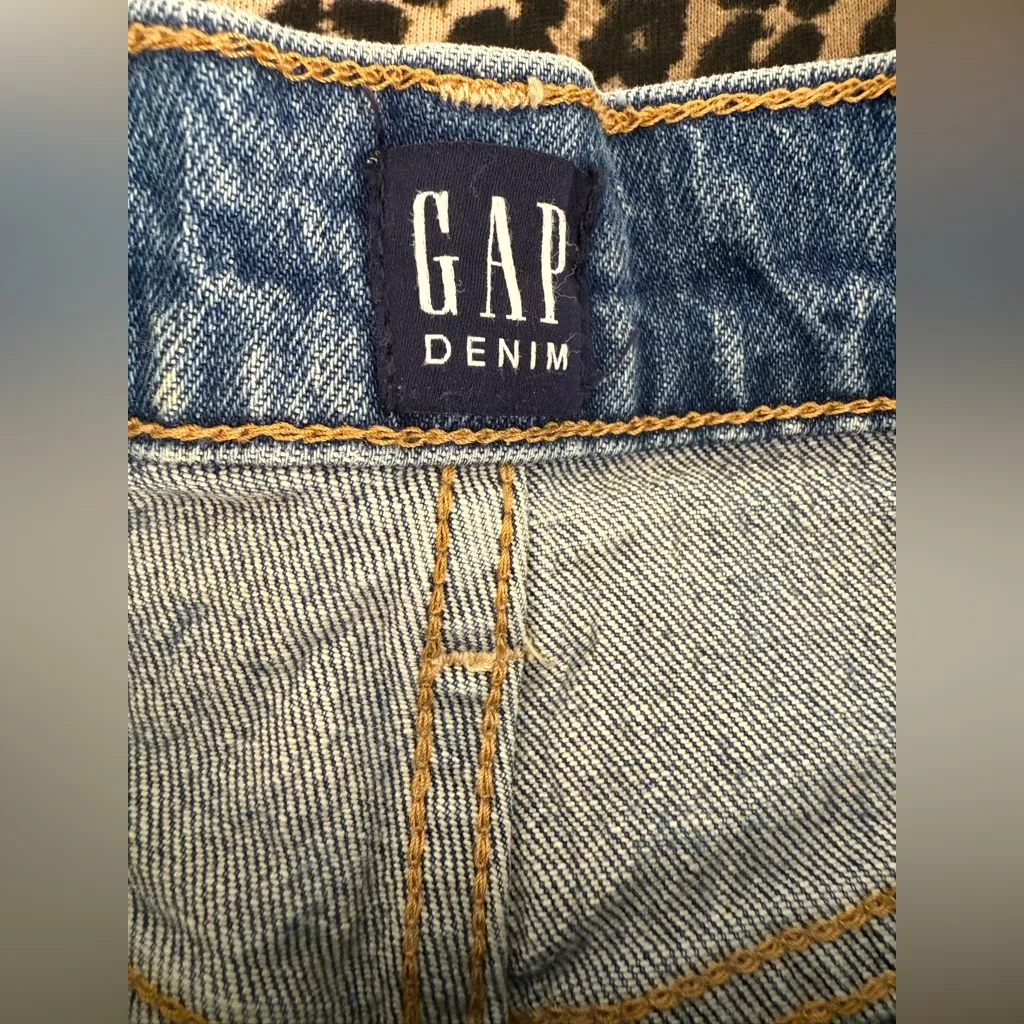 GAP Distressed Blue Jean Shorts Size 6 - Image 4