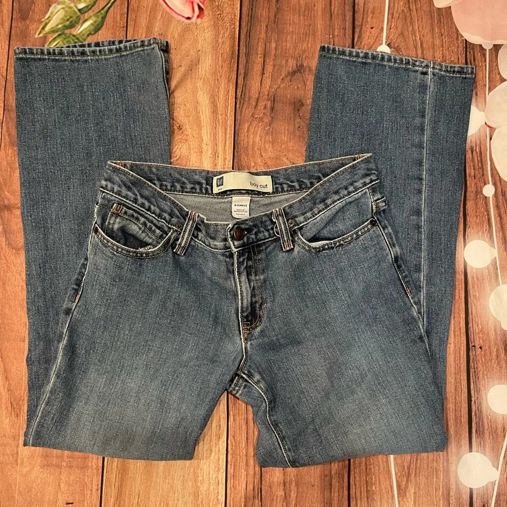 Gap Women’s boy cut jeans size 4 - Image 4