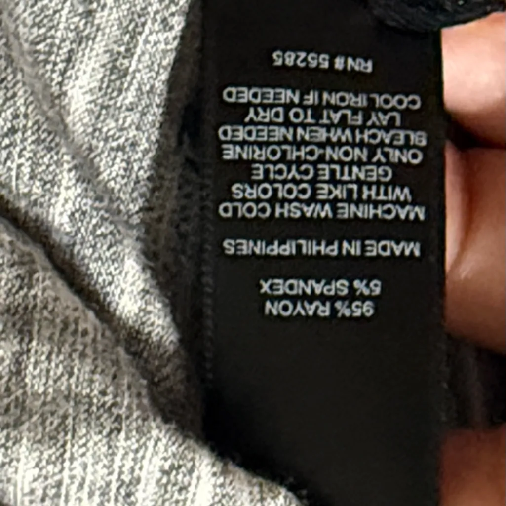 EXPRESS  women’s size small pullover hi low deep v-neck halter back grey white - Image 5