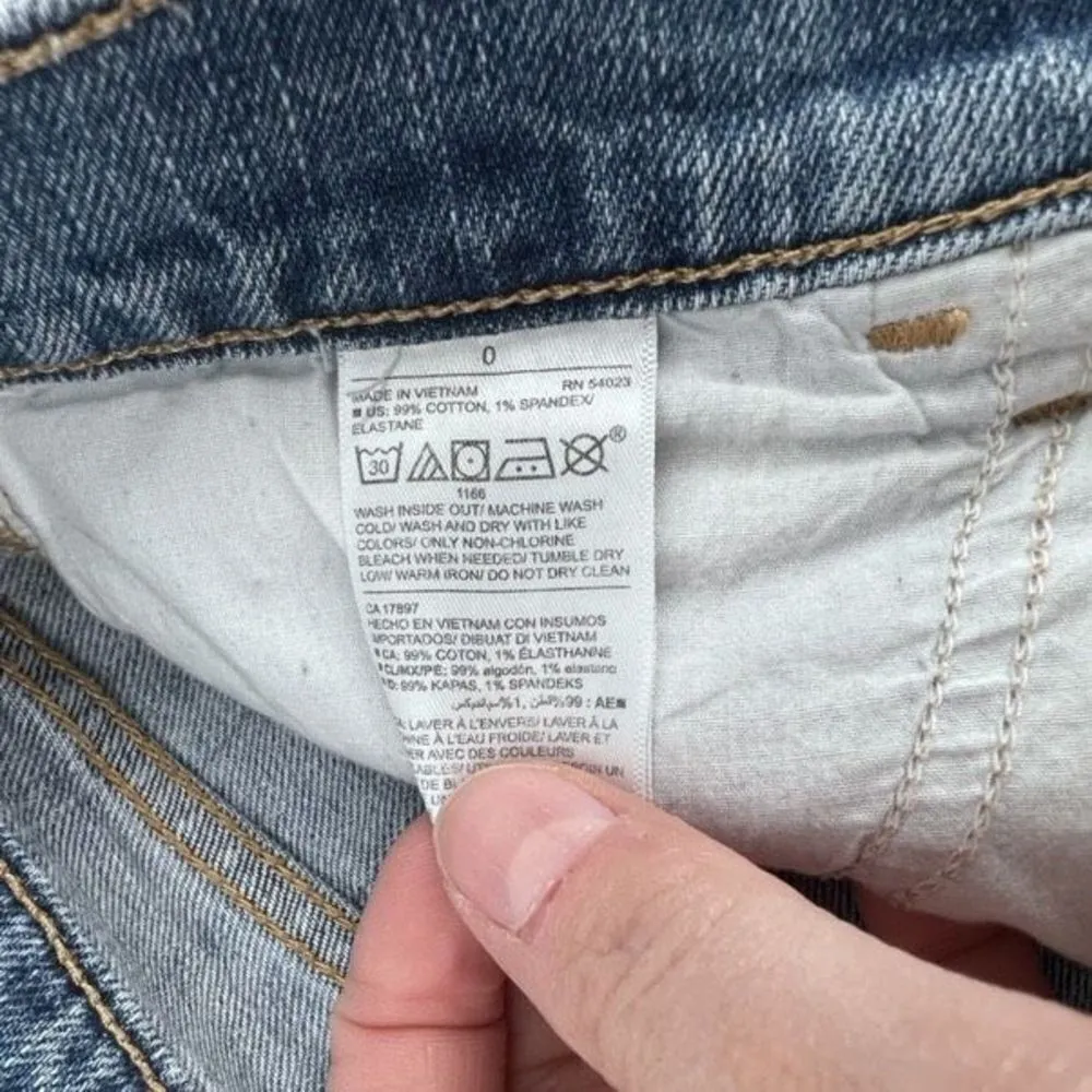 Old Navy Distressed‎ cut off Frayed Boyfriend Denim Shorts Medium Wash Size 0 - Image 4