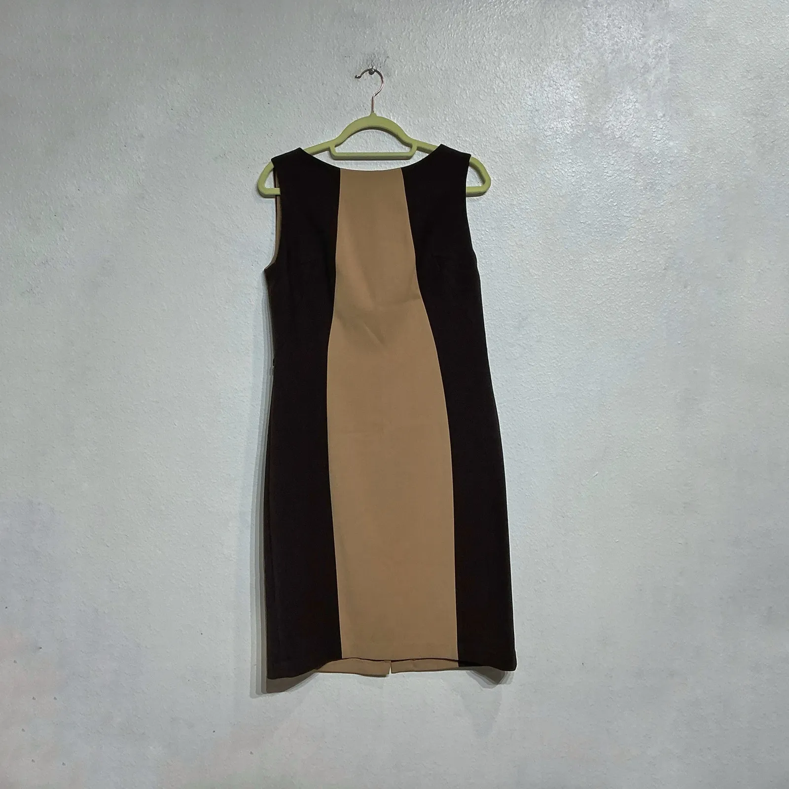 Anne Klein Tan Colorblock Panel Sleeveless Midi Sheath Dress Sz 12 - Image 2