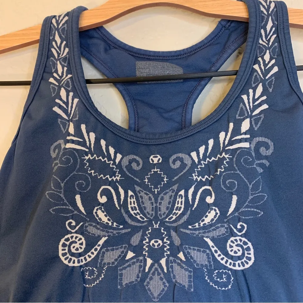 Athleta Seamless Paisley Floral Design Racerback Sports Bra - Image 4