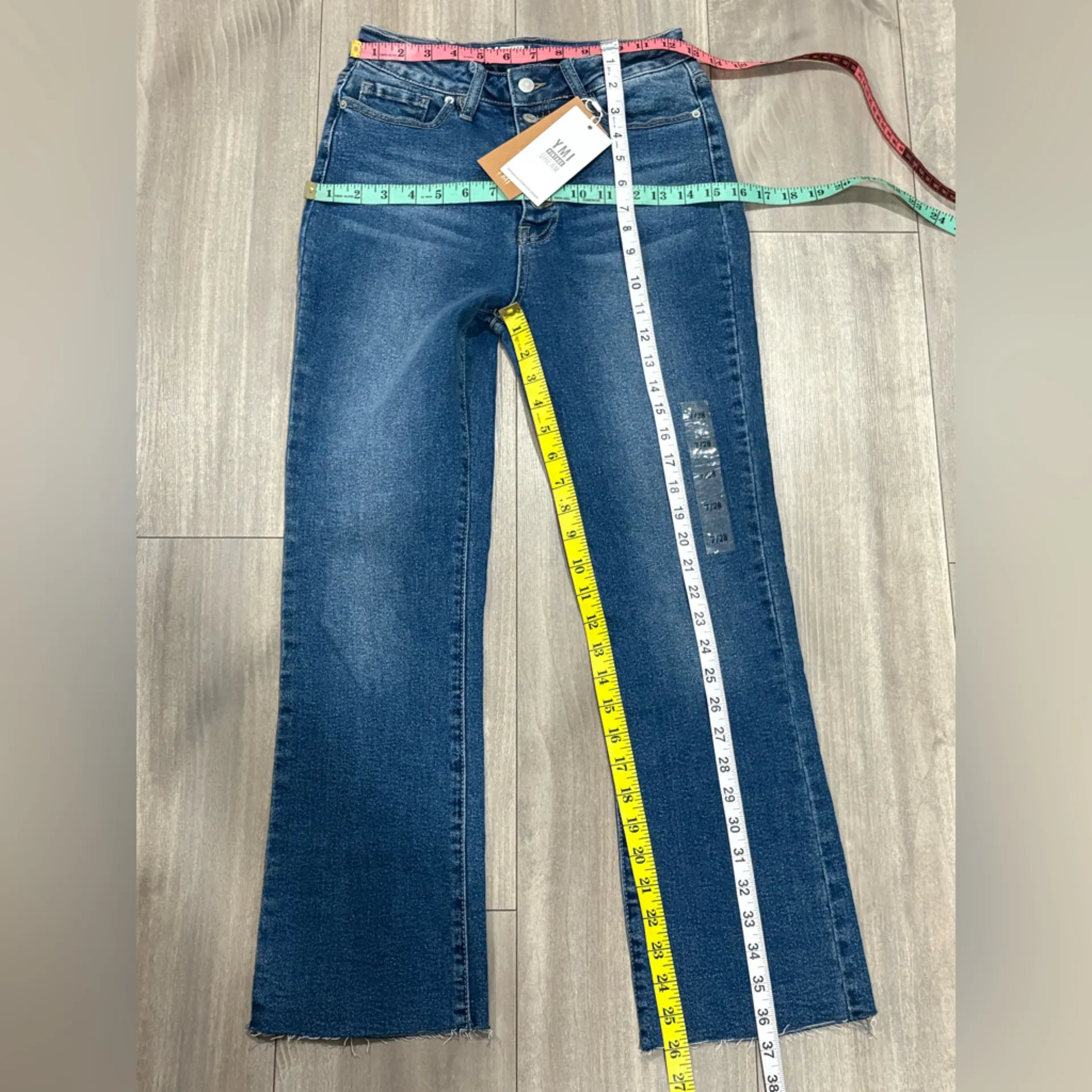 🆕 YMI Women's Classic High Rise Ankle Flare Blue Flare Jeans Size 7/28 - Image 3