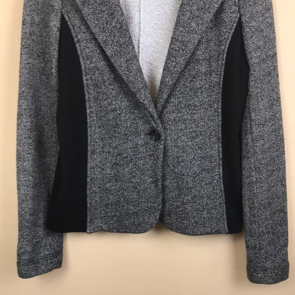 Three Dots Women’s Soft Colorblock Heather Gray and Black One-Button Blazer - Image 3