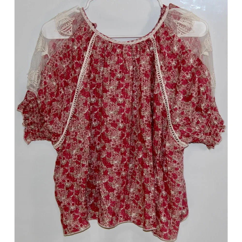 Women's Urban Outfitters White Pink Floral Short Sleeve T-Shirt Size Medium NWT - Image 2