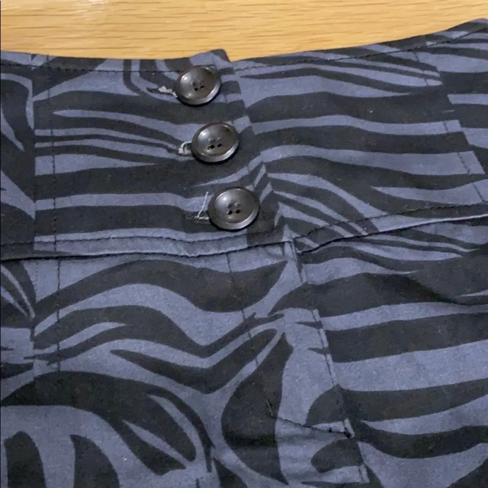 Vintage H&M High-Waisted Pencil Skirt with Button Front, Sz 6 Black Light purple - Image 4