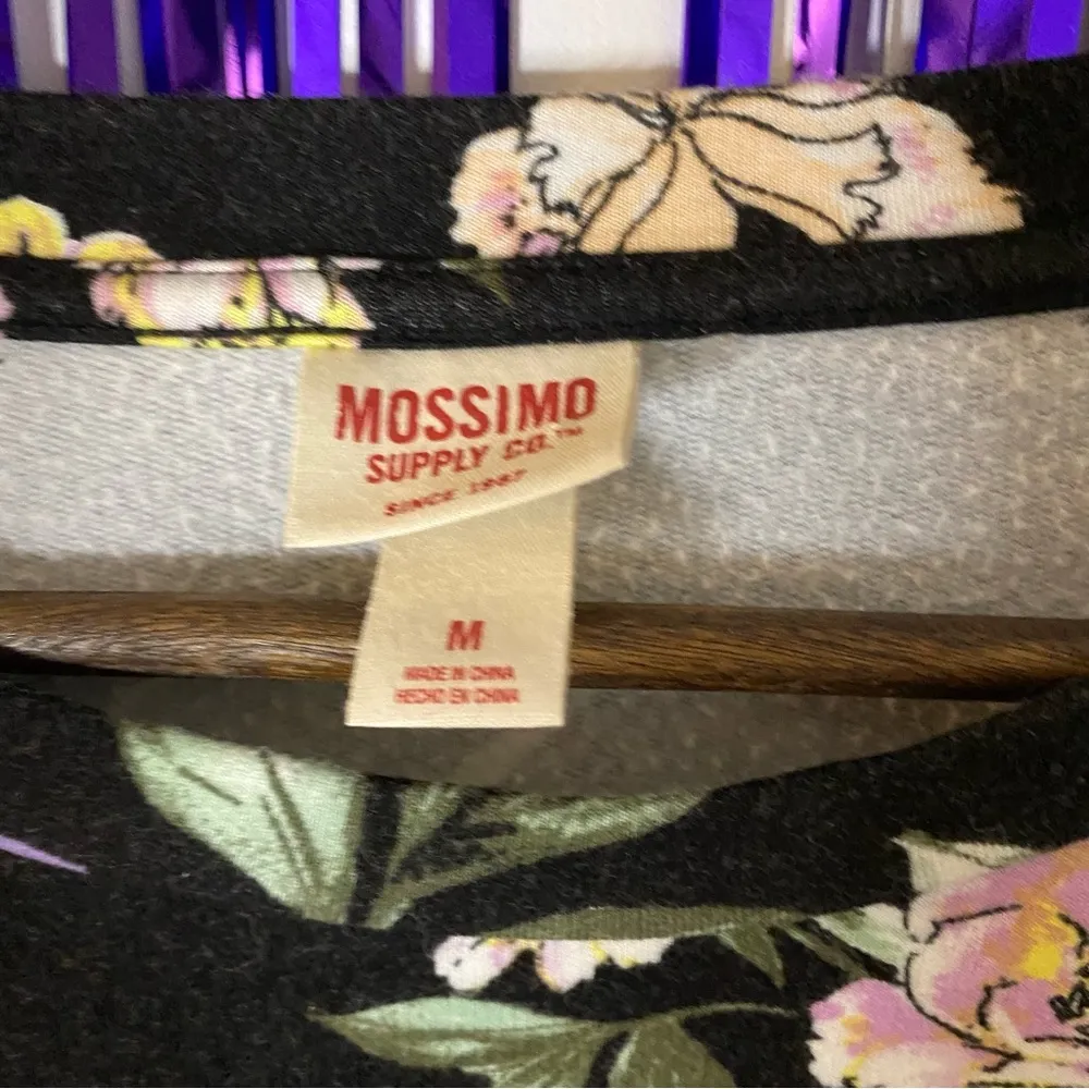 Floral Mossimo Supply Crop Crewneck Black Size M - Image 4
