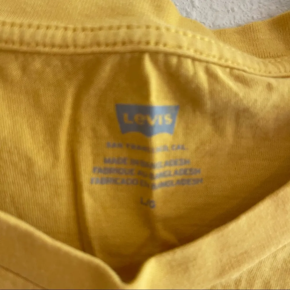 Levi’s Yellow T-Shirt - Image 3