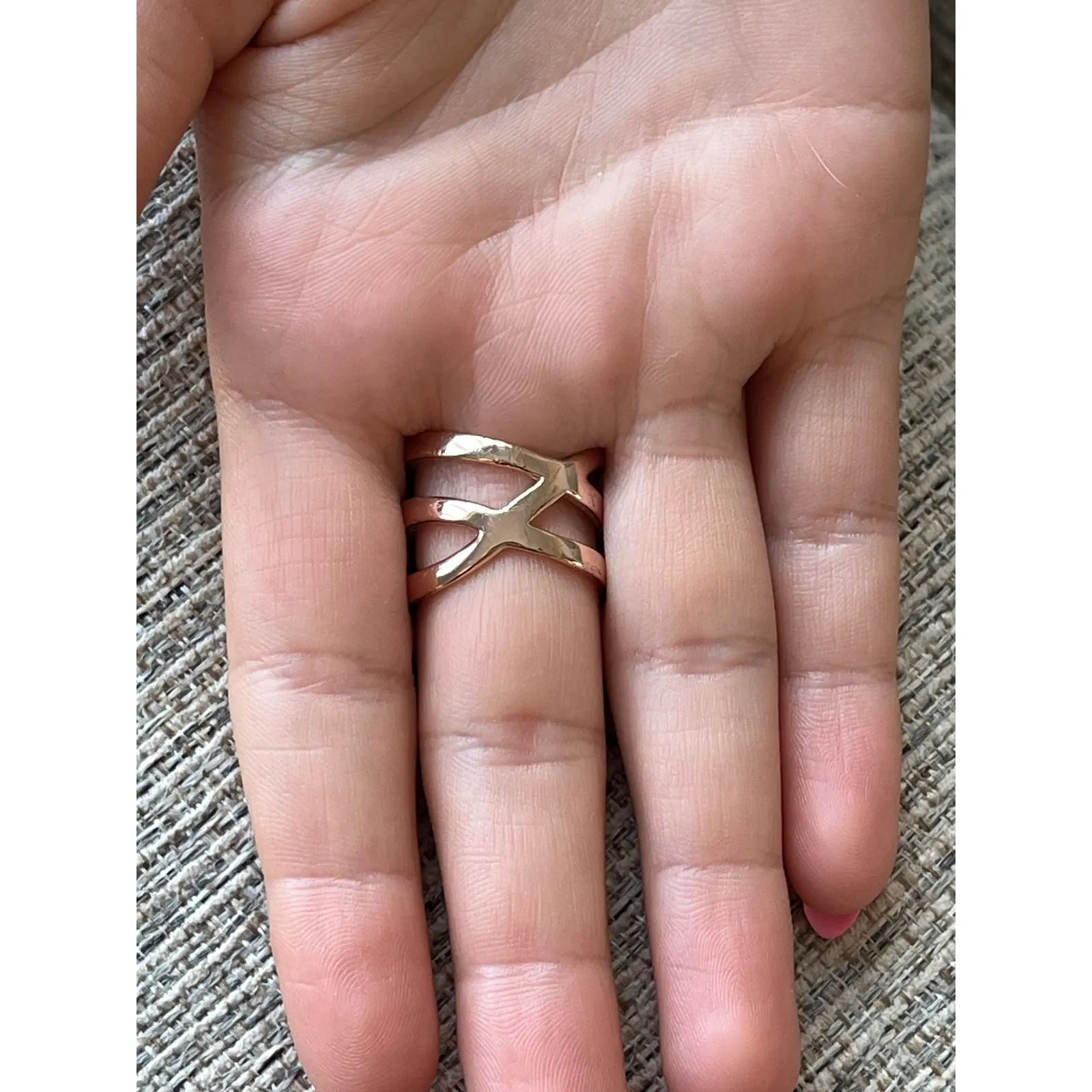 Rose Gold Criss Cross Ring‎ with Rhinestones Statement Band Ring Size 7 - Image 3