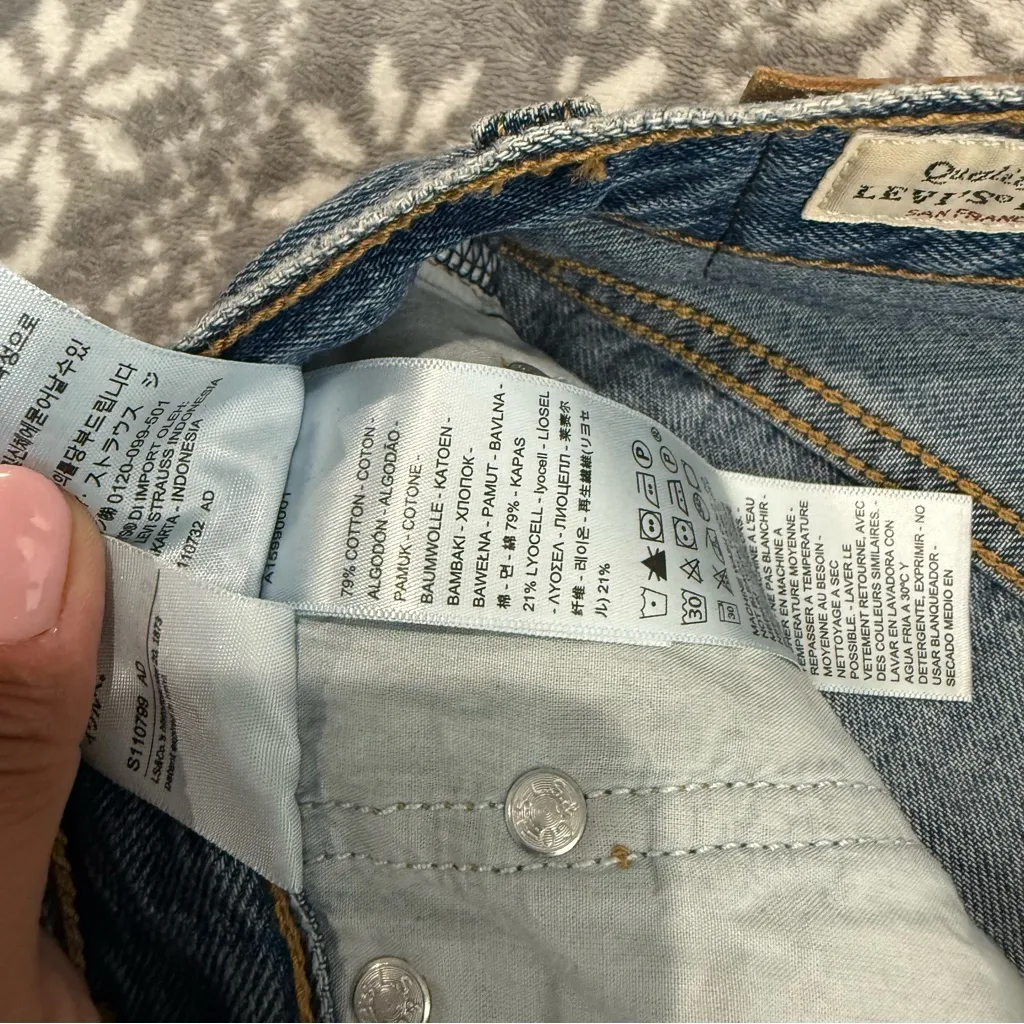 NWT Levi’s Women’s High Rise Loose Flare Leg Relaxed Ripped Knee‎ Size 25 x 32 - Image 10