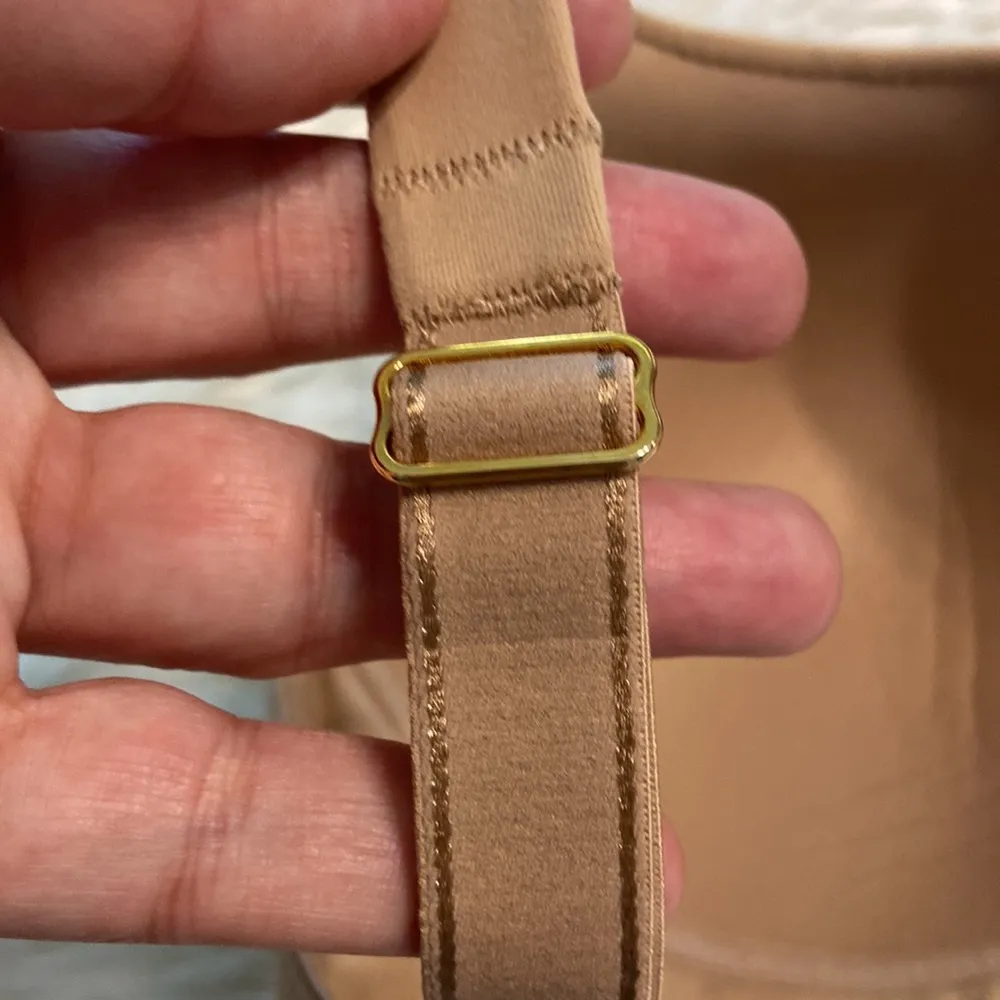 SOMA Embraceable Wireless 36DD bra excellent condition color tan - Image 4