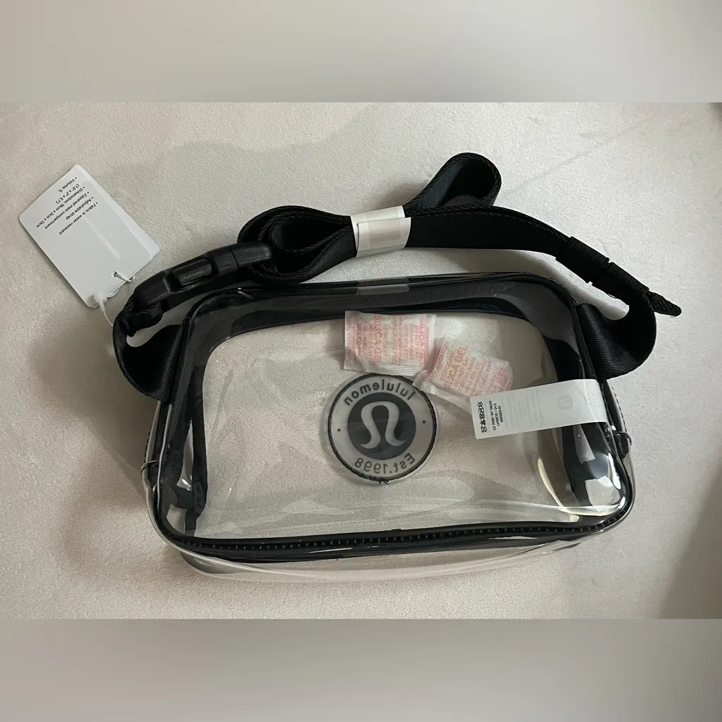 Lululemon NWT Everywhere Belt Bag 1L Clear Black perfect for concerts - Image 7